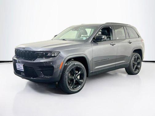 Baltic Gray Metallic Clearcoat 2023 Jeep Grand Cherokee Altitude