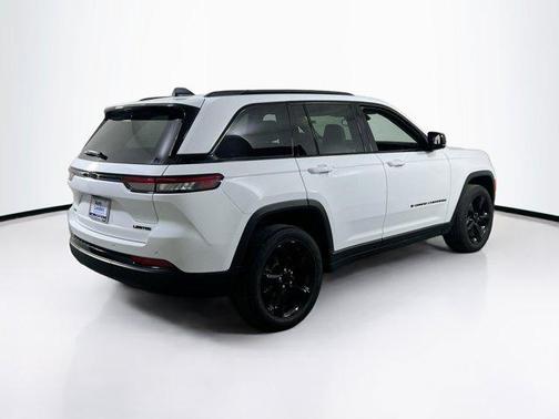 Bright White Clearcoat 2023 Jeep Grand Cherokee Limited