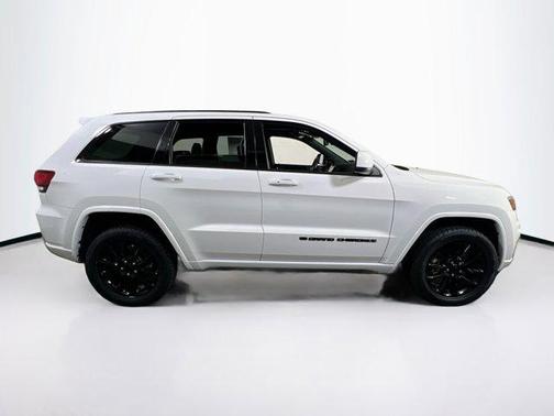 2022 Jeep Grand Cherokee Laredo