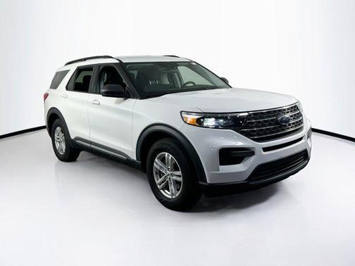 Star White Metallic Tri-Coat 2022 Ford Explorer XLT
