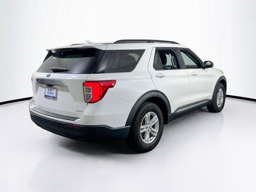 Star White Metallic Tri-Coat 2022 Ford Explorer XLT