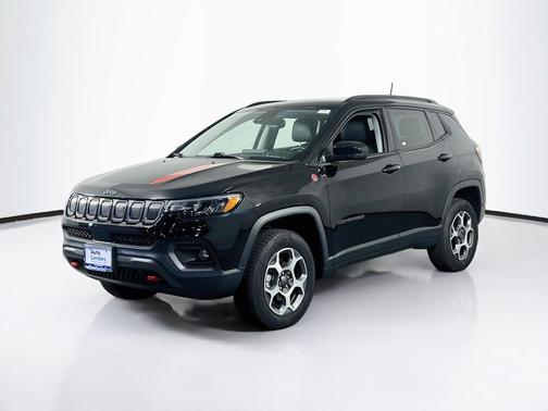 Diamond Black Crystal Pearlcoat 2022 Jeep Compass Trailhawk
