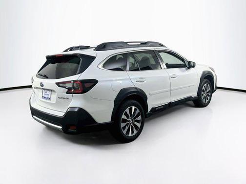 Crystal White Pearl 2023 Subaru Outback Limited