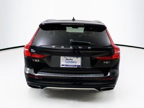 2022 Volvo V60 Cross Country T5