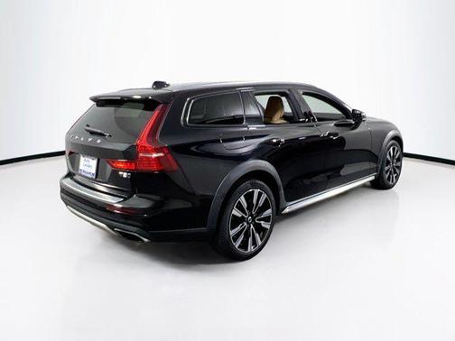 2022 Volvo V60 Cross Country T5