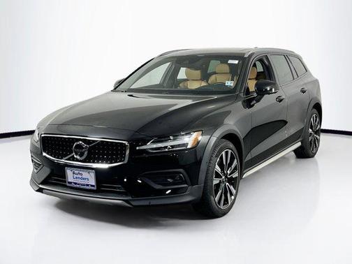 2022 Volvo V60 Cross Country T5