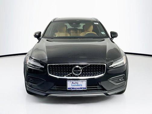 2022 Volvo V60 Cross Country T5