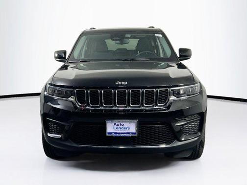Diamond Black Crystal Pearlcoat 2023 Jeep Grand Cherokee Laredo