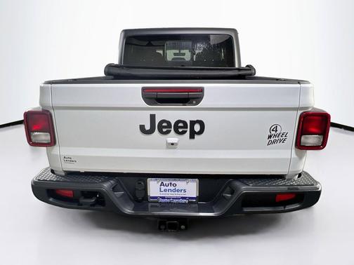 Bright White Clearcoat 2022 Jeep Gladiator Willys 4x4