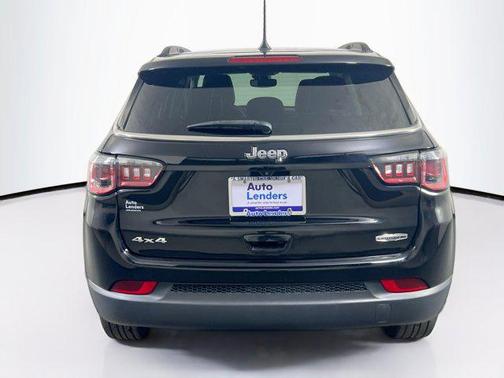 Diamond Black Crystal Pearlcoat 2022 Jeep Compass Latitude Lux