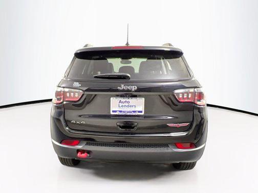 Diamond Black Crystal Pearlcoat 2022 Jeep Compass Trailhawk