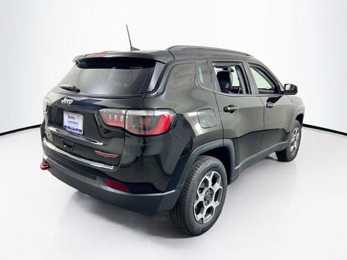 Diamond Black Crystal Pearlcoat 2022 Jeep Compass Trailhawk