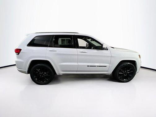 2022 Jeep Grand Cherokee Laredo