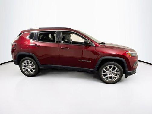 2022 Jeep Compass Latitude Lux
