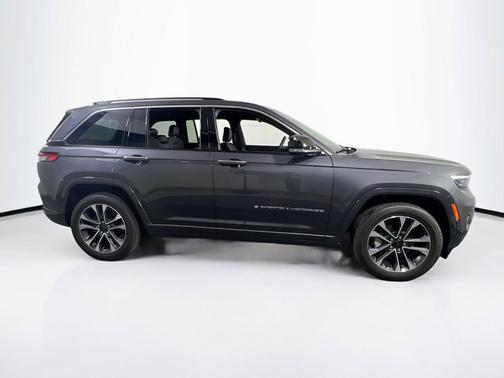Baltic Gray Metallic Clearcoat 2023 Jeep Grand Cherokee Overland