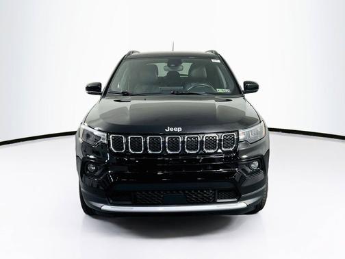 Diamond Black Crystal Pearlcoat 2023 Jeep Compass Limited