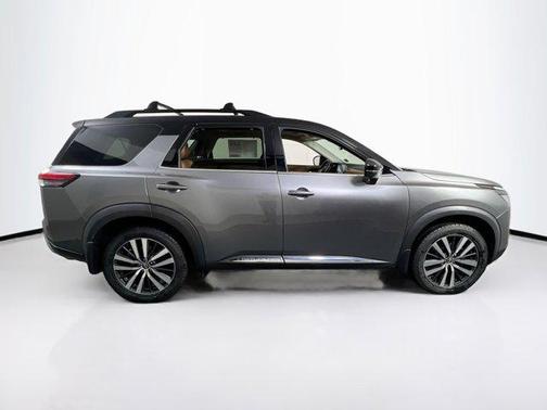 2022 Nissan Pathfinder Platinum 4WD