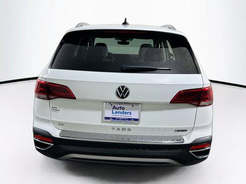Pure White 2022 Volkswagen Taos 1.5T SE