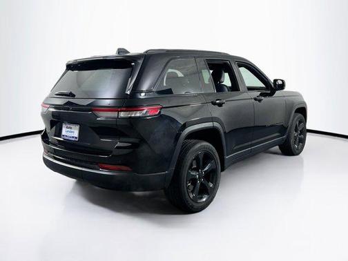 2022 Jeep Grand Cherokee Altitude