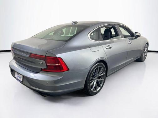 2018 Volvo S90 T5 Momentum
