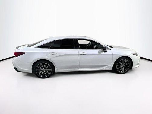 Wind Chill Pearl 2019 Toyota Avalon Touring