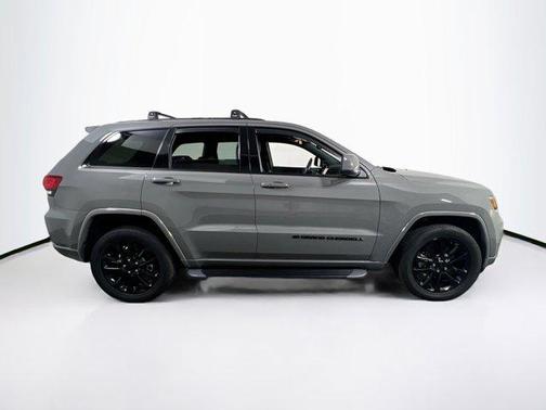 2022 Jeep Grand Cherokee Laredo