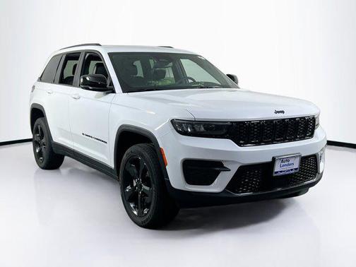 Bright White Clearcoat 2023 Jeep Grand Cherokee Altitude