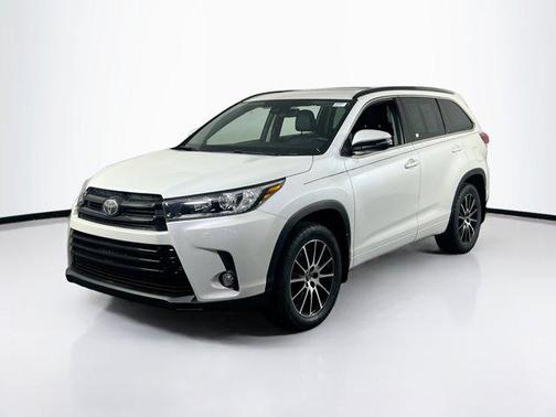 2017 Toyota Highlander SE