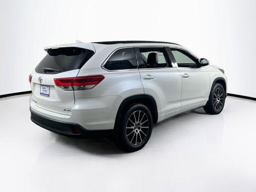 2017 Toyota Highlander SE