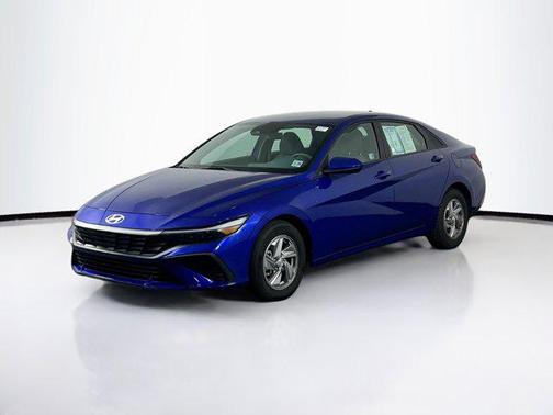 2024 Hyundai ELANTRA SE