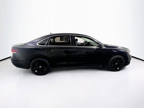 Deep Black Pearl 2021 Volkswagen Passat 2.0T SE