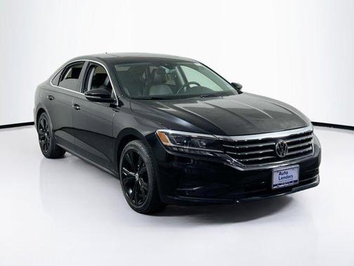 Deep Black Pearl 2021 Volkswagen Passat 2.0T SE