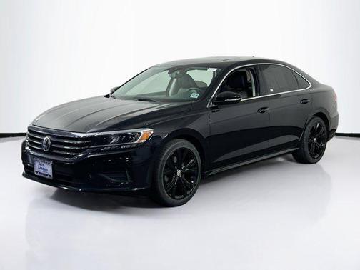 Deep Black Pearl 2021 Volkswagen Passat 2.0T SE