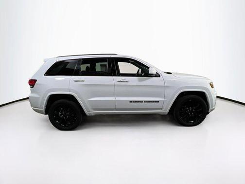 2022 Jeep Grand Cherokee Laredo