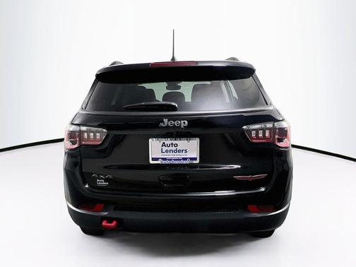 Diamond Black Crystal Pearlcoat 2022 Jeep Compass Trailhawk
