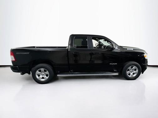 Diamond Black Crystal Pearlcoat 2023 RAM 1500 Big Horn/Lone Star