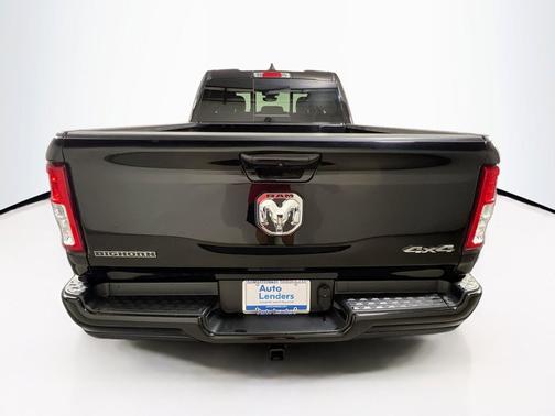 Diamond Black Crystal Pearlcoat 2023 RAM 1500 Big Horn/Lone Star