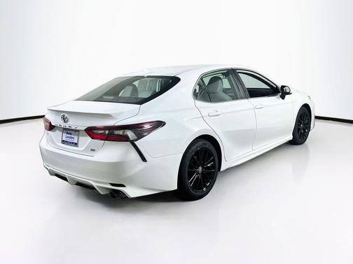 Ice Cap 2023 Toyota Camry SE