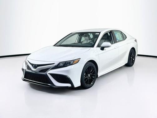 Ice Cap 2023 Toyota Camry SE