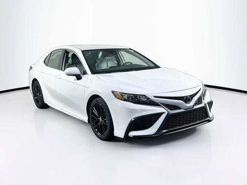 Ice Cap 2023 Toyota Camry SE
