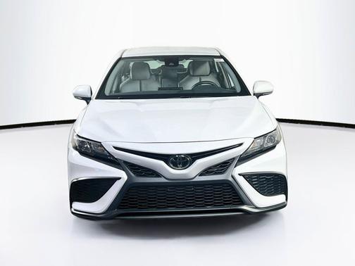 Ice Cap 2023 Toyota Camry SE