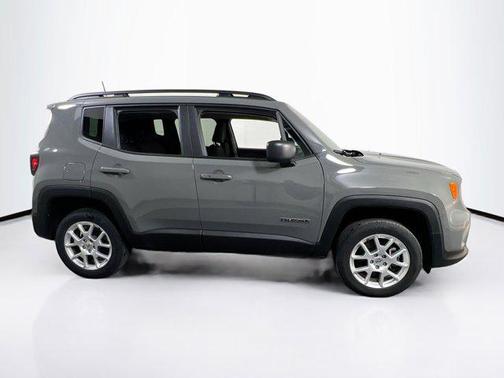 Sting-Gray Clearcoat 2022 Jeep Renegade Latitude
