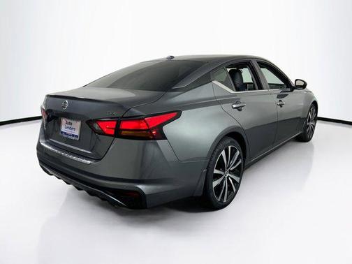 2021 Nissan Altima SR FWD