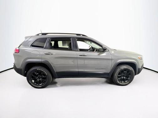 Sting-Gray Clearcoat 2022 Jeep Cherokee Trailhawk