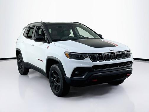 Diamond Black Crystal Pearlcoat 2023 Jeep Compass Trailhawk