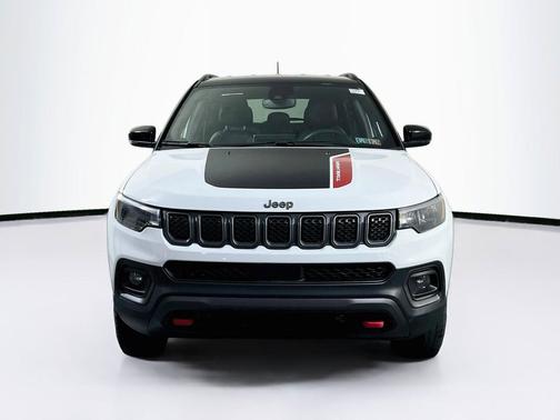 Diamond Black Crystal Pearlcoat 2023 Jeep Compass Trailhawk