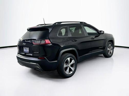 Diamond Black Crystal Pearlcoat 2022 Jeep Cherokee Limited