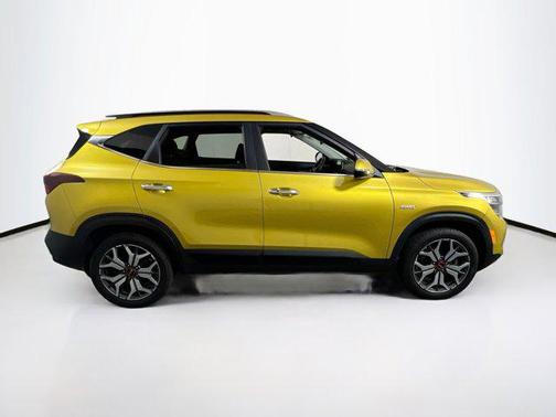 Starbright Yellow/Black Roof 2022 Kia Seltos SX Turbo