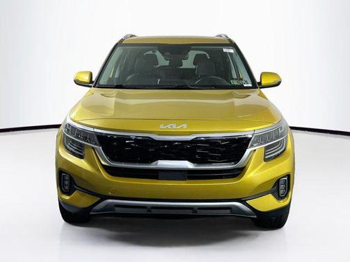 Starbright Yellow/Black Roof 2022 Kia Seltos SX Turbo