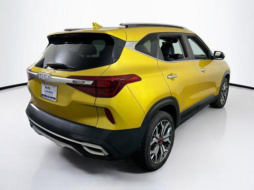 Starbright Yellow/Black Roof 2022 Kia Seltos SX Turbo